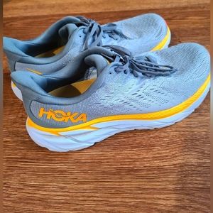 HOKA Clifton 8